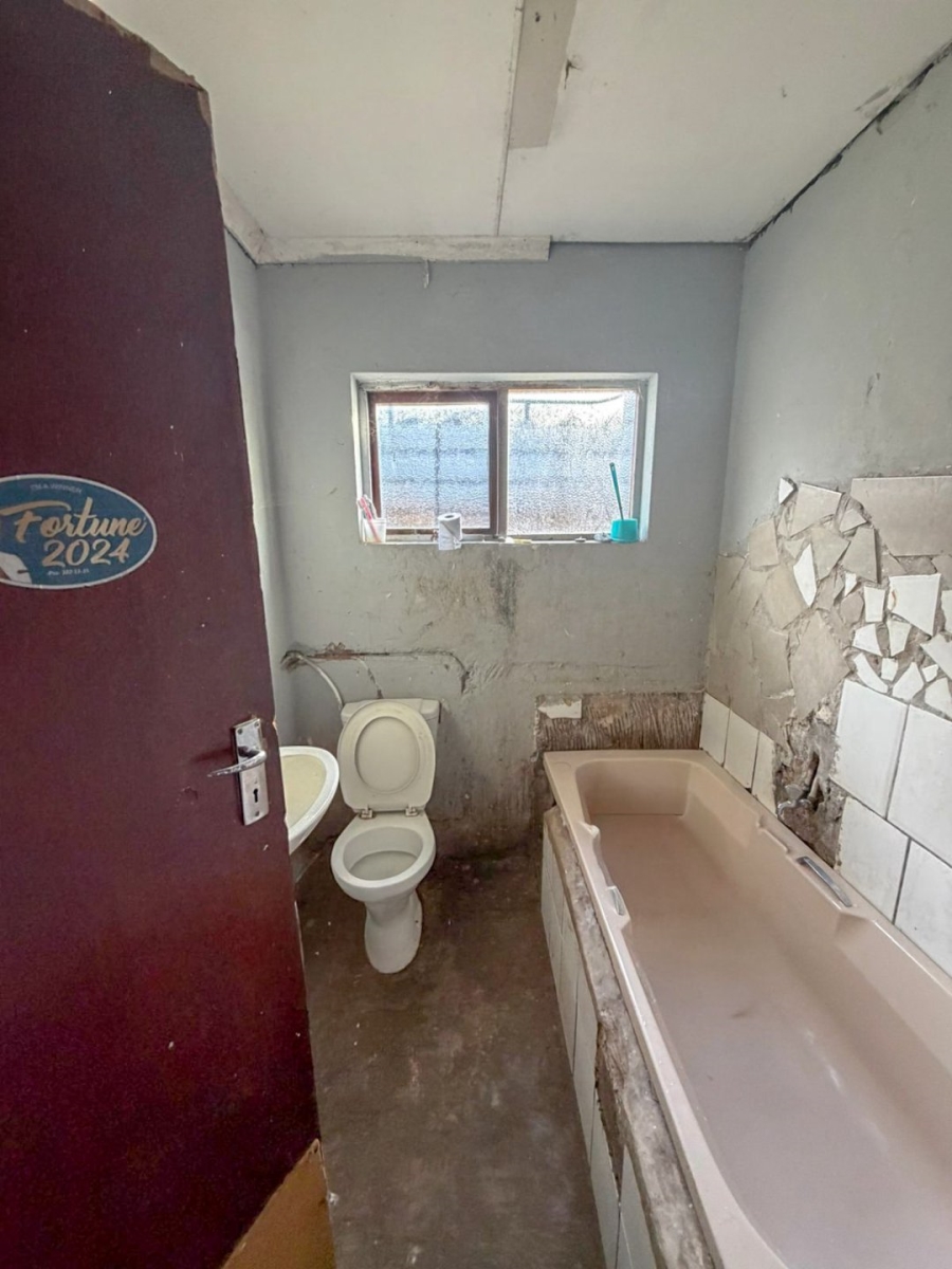 3 Bedroom Property for Sale in Kwanonqaba Western Cape